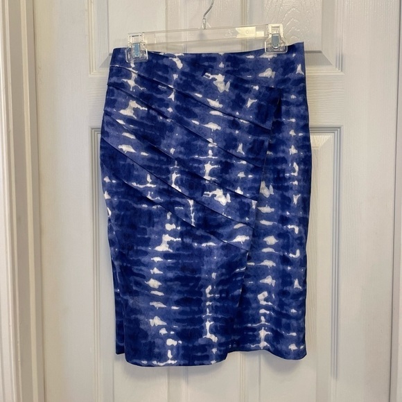 Eva Franco Blue and White Patterned Tie Dye pencil Skirt. Size 4 - Picture 1 of 9